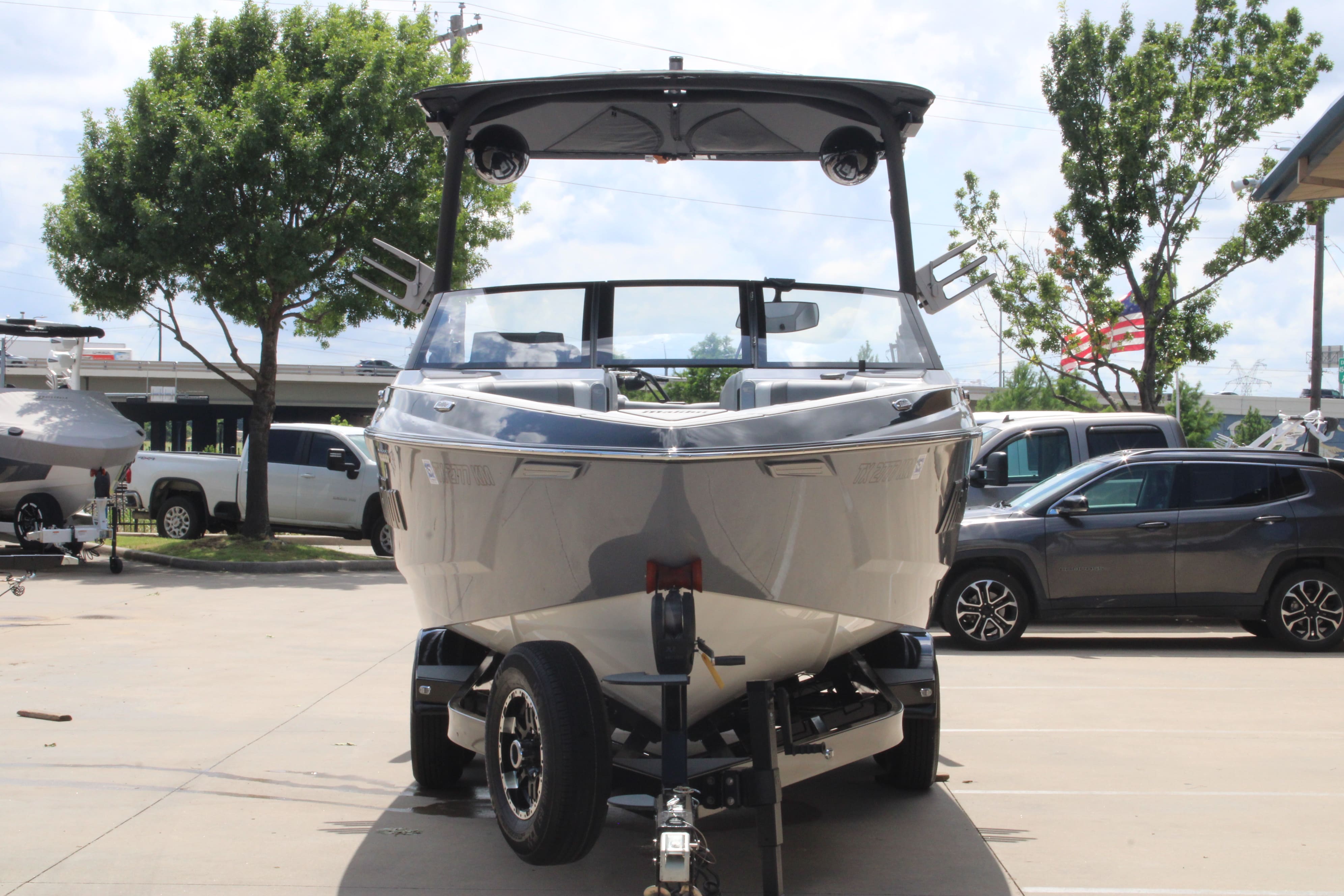 2022 Malibu 25 LSV Icon